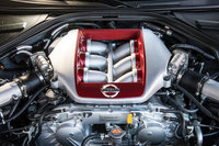 「VR38DETT」と呼ばれる3.8リッターV6ツインターボエンジンは、最高出力が550ps/6400rpmから570ps/6800rpmに向上している。