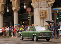 10年ほど前まで街角で目撃する機会があった「フィアット128」も、気がつけばヒストリックカー。こうした大衆モデルは、独特のほのぼのムードを醸し出す。