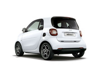 「スマート・フォーツー エディション2」（クリスタルホワイト）。