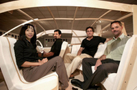 
	あきのでくつろぐスタッフ。写真左手前の女性が土屋あきの氏。
	 