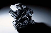 
	写真上：パサートW8 4モーション セダン
	写真下：4リッターW8エンジン
	 