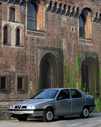 懐かしの（？）「アルファ155」。ツーリングカーレースでも活躍した。