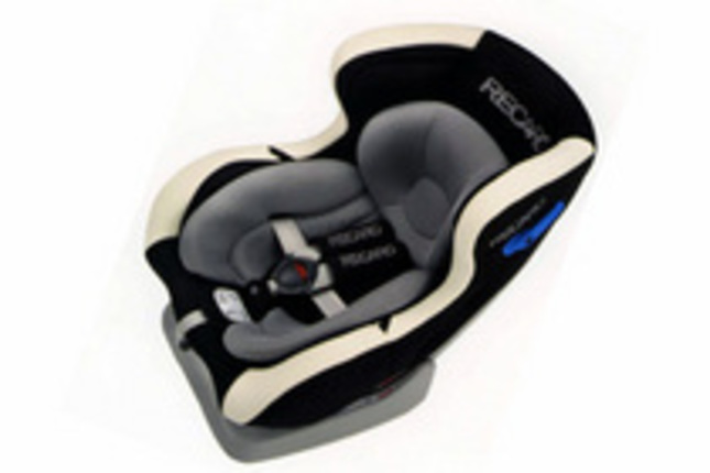「レカロ・スタートプラスアイ」。ヘッドレスト部分には、おなじみ「RECARO」ロゴが付く。