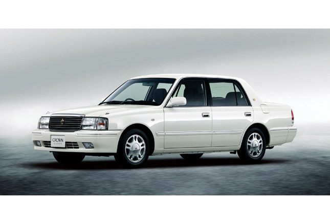 「クラウン セダン」