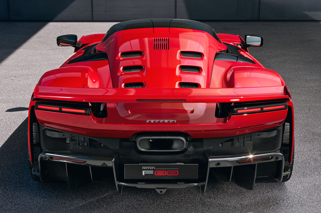 フェラーリが新たな“スペチアーレ”「F80」を世界初公開 【ニュース