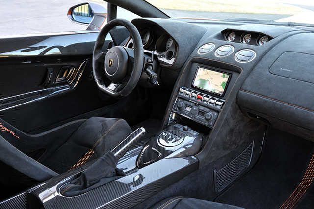 ランボルギーニ・ガヤルドLP570-4 スーパーレジェーラ（4WD/6AT