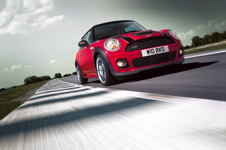 ミニ•ヘッドカバー (JCWチューニングキット) R53後期の中古品です。 MINIをもっとパワフルに！ 「John Cooper Worksチューニングキット