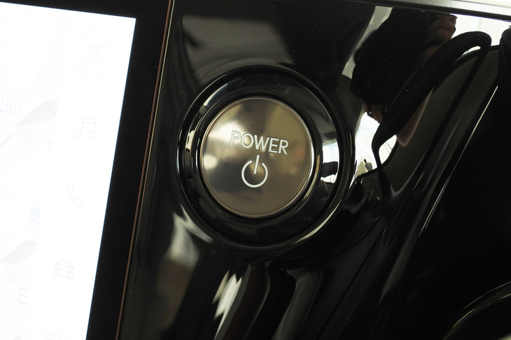 レクサスLM500h“バージョンL”（イグニッションスイッチ）