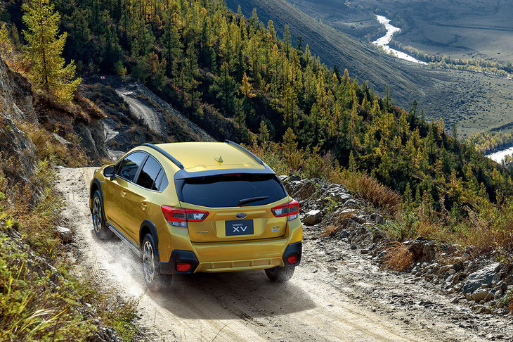 クロスオーバーモデル「スバルXV」の現行モデルは2017年4月にデビュー。「インプレッサ」と同じく新世代の車台「スバルグローバルプラットフォーム」が採用された。1.6リッター水平対向4気筒搭載車と、2リッター水平対向4気筒にモーターを組み合わせたマイルドハイブリッド車をラインナップしている。