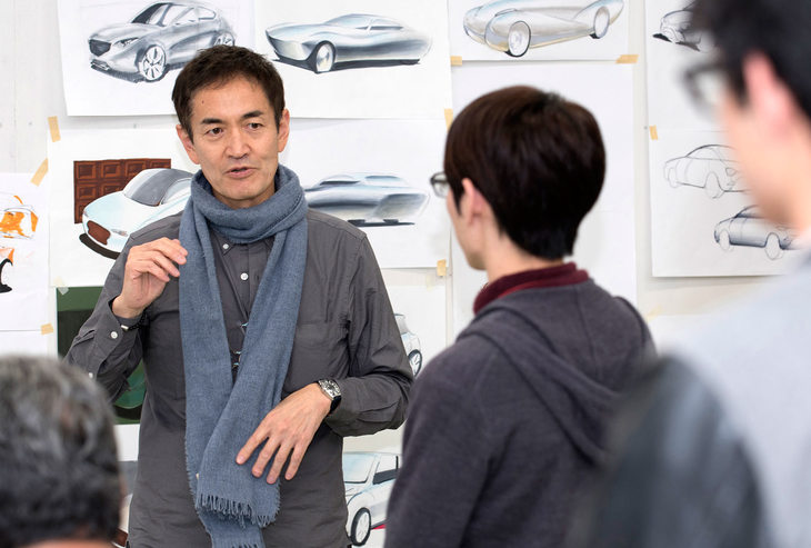 永島譲二
	1955年11月24日、東京に生まれる。アダム・オペルAG、ルノー公団を経て、1988年11月にBMW入社。E39（4代目「5シリーズ」）や「Z3」などの新世代デザインでBMWデザイン史に新風を吹き込んだ。2005年のE90（4代目「3シリーズ」）では“面的なデザイン”というキーワードを提唱し話題を呼ぶ。現在も世界に点在するBMWのデザインスタジオを東奔西走する。