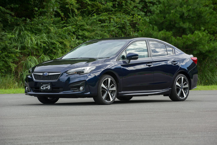 4ドアセダンの「インプレッサG4」。グレード構成はG4、「スポーツ」ともに「1.6i-L EyeSight」「2.0i-L EyeSight」「2.0i-S EyeSight」の3種類となる。