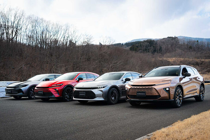 「エステート」のデビューにより、新生「クラウン」シリーズは当初予定されていた4モデルがすべて出そろうこととなった。写真向かって左奥から「クロスオーバー」「スポーツ」「セダン」「エステート」。