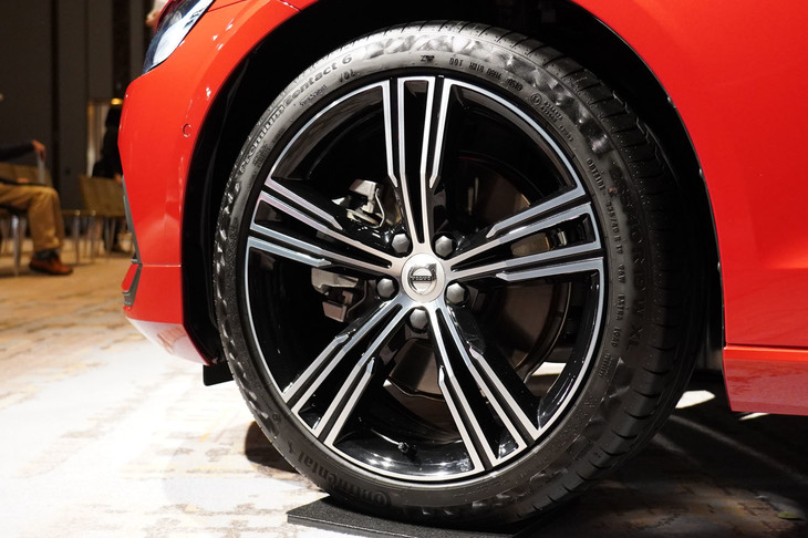 ボルボS60 T5インスクリプション（タイヤ＆ホイール）