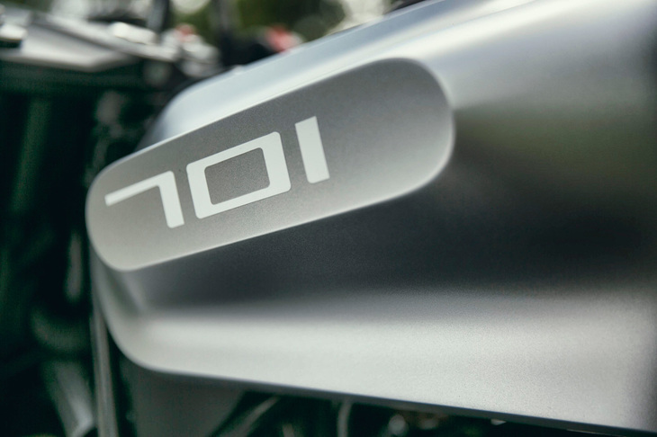 現在ハスクバーナのロードモデルには「ヴィットピレン701」「ヴィットピレン401」「スヴァルトピレン401」の3台がラインナップ。700ccクラスのスクランブラー「スヴァルトピレン701」も登場が待たれている。