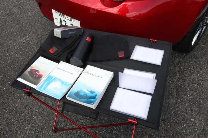 「ローンチエディション」の付属品も展示。購入者には、ニット帽、ブランケット、水筒、Bluetoothスピーカーなどがプレゼントされたようだ。米国のユーザーがうらやましく感じたNDオーナーもいたのでは……。