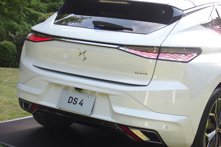 DS 4リヴォリPureTech（リアコンビランプ）