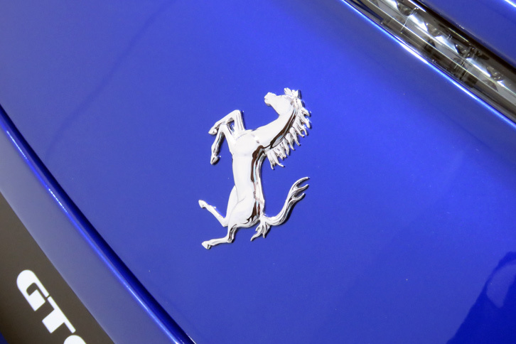 フェラーリGTC4ルッソT（エンブレム）