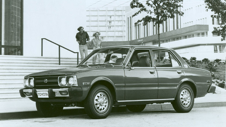 オイルショックはビッグスリーが強く反対していたマスキー法を“骨抜き”にしてしまったが、燃費のいい日本車の躍進にもつながった。写真は1974年から1978年までアメリカで販売された「トヨタ・コロナ」。