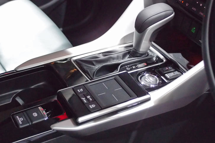 三菱エクリプス クロス（センターコンソール）