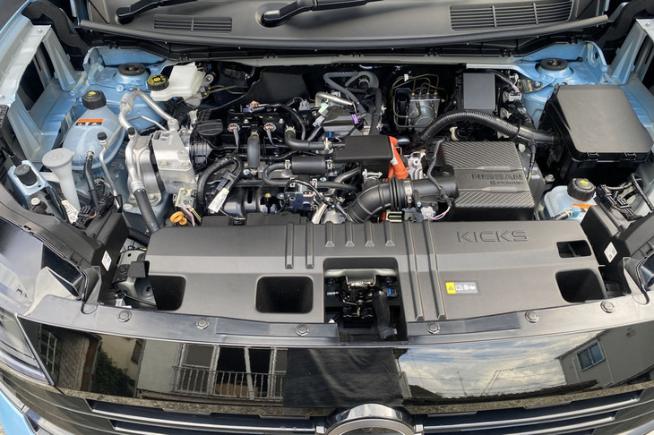 パワーユニットは、日本市場では初となる第3世代の「e-POWER」。最高出力98PS、最大トルク115N・mの発電に特化した1.4リッター直3エンジン「HR14DDe」に、最高出力143PS、最大トルク315N・mのモーターを組み合わせる。WLTCモードの燃費値は23.4km/リッター。