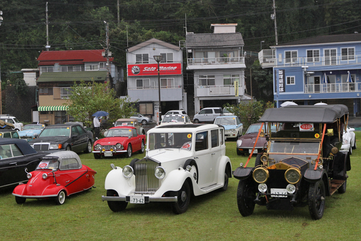 前列右から、参加車中最も古いモデルだった1910年「ロールス・ロイス・シルバーゴースト」、1935年「ロールス・ロイス 20-25ランドーレット」、そして最も小さいモデルだった1963年「メッサーシュミットKR200」。すべて自走での参加である。