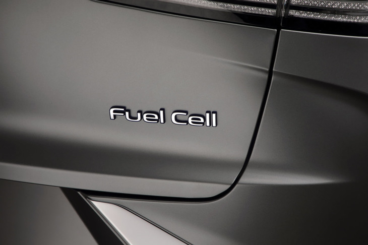 「ヒョンデ・ネッソ」は、ヒョンデとしては2代目になる量産型FCEV。2020年に6600台が販売され、グローバルなFCEV市場では69％のシェアを獲得したという。