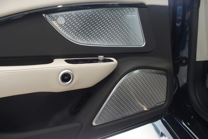 マセラティ・グラントゥーリズモ トロフェオ（ドアインナーパネル）