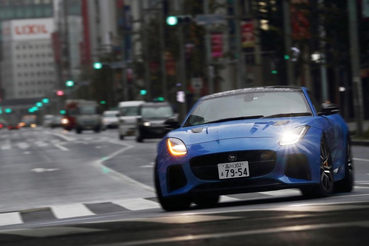 日本では2台の「SVR」モデルと、EV「Iペース」に試乗。イギリスでは遊び心あふれる、あるクルマに同乗試乗しました。ジャガーのクルマづくりをつまびらかにします。（photo：北畠主税）