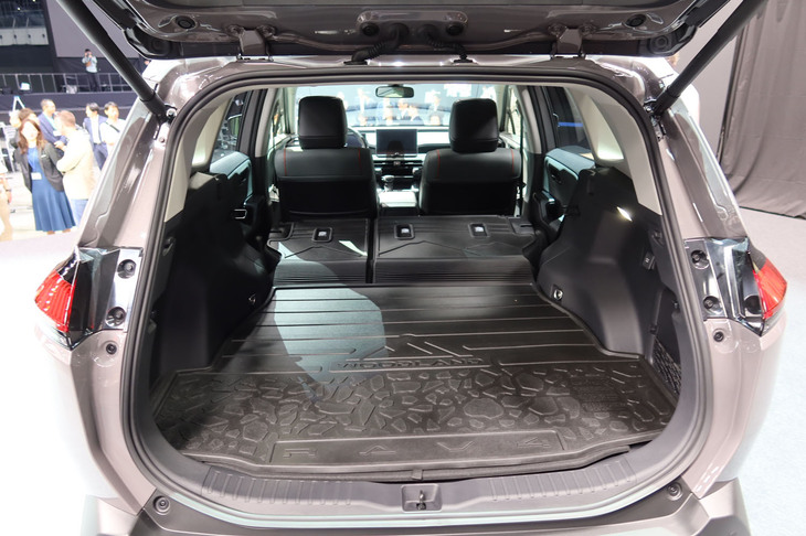 トヨタRAV4アドベンチャー（ラゲッジルーム）