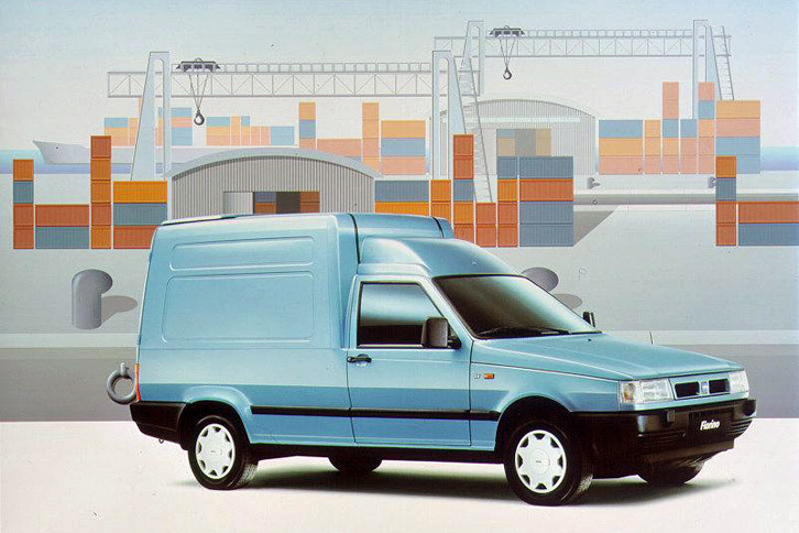 「フィアット・フィオリーノ」
	小型乗用車をベースに車体後方に四角いカーゴルームを設けることで大荷物の運搬を可能とした小型商用バン。本作に登場するのは、1988年に登場した2代目のモデル。