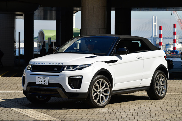 ソフトトップを閉じた状態のフロントビュー。