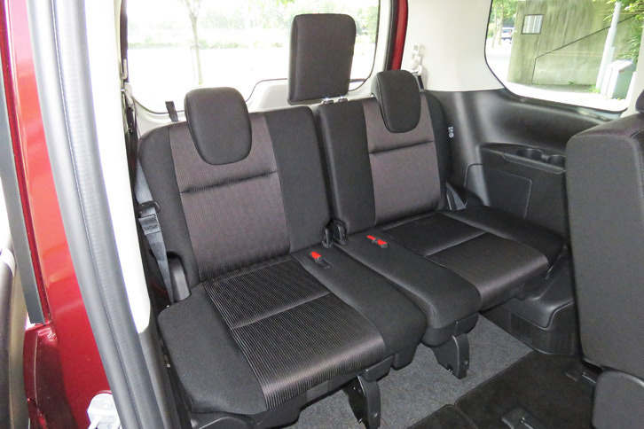 3列目シートについては、乗り心地と乗降性の改善が図られた。