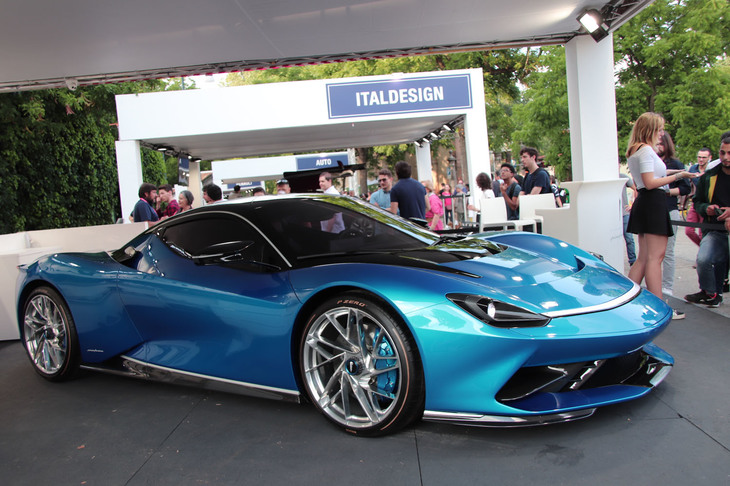 カロッツェリアは3月のジュネーブショーの展示車を持ち込むのが通例。こちらは「ピニンファリーナ・バッティスタ」。