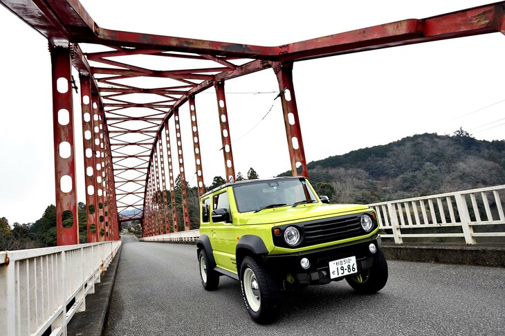 房総半島に点在するダム湖をまたいで、一路鴨川へ。「楽ナビ」を使ったドライブは、方向音痴で心配性の筆者でも驚くほどストレスフリーだ。