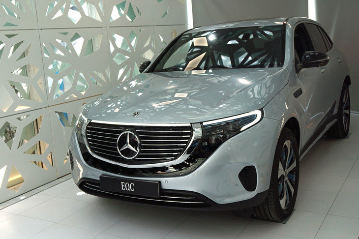 「EQハウス」の中に展示されていた、メルセデスの100％電気自動車「EQC」（日本未導入）。