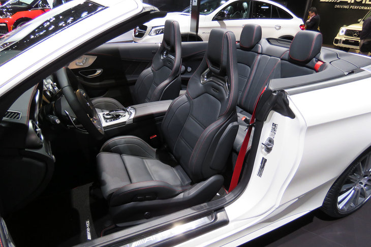 メルセデスAMG C43カブリオレ（シート）