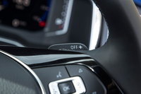 「ポロ」シリーズの中でシフトパドルが標準装備されるのは「Rライン」と「GTI」だけ。その他のグレードでは、「TSIハイライン」にオプション設定されるのみだ。