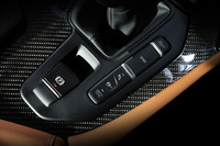 エンジンやパワーステアリング、可変サスペンション、アクティブディファレンシャル等の制御が切り替わる「スポーツモード」は、「iMT」とも連動。カスタマイズにより「スポーツモードではオートブリップはオフ」などと設定することができる。