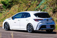 カヤバは、環境対応作動油「サステナルブ」を用いたショックアブソーバーを開発中。植物由来原料でCO2排出量を抑制するとともに、リサイクル性の向上がうたわれる。同アイテムの試作品を装着した「トヨタ・カローラ スポーツ」で、その走りを確かめた。