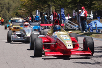 公道を走る姿に思わずギョッとしてしまう、ワンメイクレース用のマシン「フォーミュラ・スズキ隼」。当日は4台が出走した。