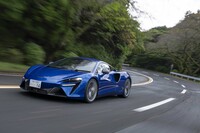 駆動用モーターは最高出力95PSと最大トルク225N・mを発生。EV走行換算距離は31km（WLTPモード）。