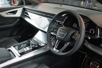 ブランド初のクーペスタイルSUVにして新たな旗艦SUV　アウディの新型車「Q8」が日本デビューの画像