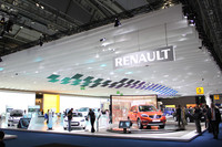 堅実なルノー、浮世離れしたブガッティ【フランクフルトショー2011】