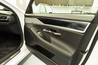 ハーマンサミットオーディオシステムには合計で76個ものスピーカーが使用されているという。