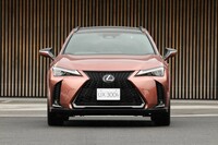 スポーティーグレード“Fスポーツ”は、ハイブリッドモデルにのみ設定される。今回はその4WD車に試乗した。