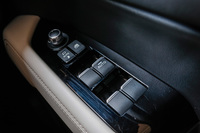 従来モデルの運転席パワーウィンドウスイッチ。