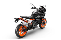 「KTM 890 SMT」発売　パワフルで機敏な走りが自慢のニューモデルの画像