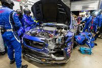 ここからがメカニックたちの見せ場。