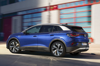 「ID.4プロ」の電動機に大幅な出力向上が図られ、最高出力が従来型の204PSから286PSへ、最大トルクが310N・mから545N・mへと向上。