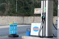 2023年1月、タモイルというブランドの給油所で。年を越えてもガソリンのほうが安い状態が続いていた。